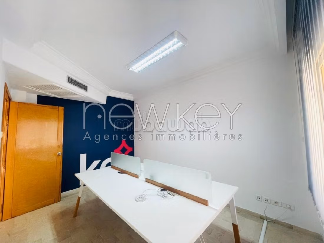 عقارت تجارية للكراء ب ضفاف البحيرة 1. المساحة الإجمالية 260 م². كراج