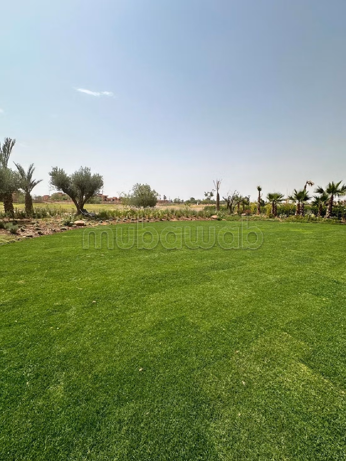 فيلا جميلة للبيع بطريق امزميز. 4 غرف جميلة. حمام سباحة و نظام تكييف للهواء