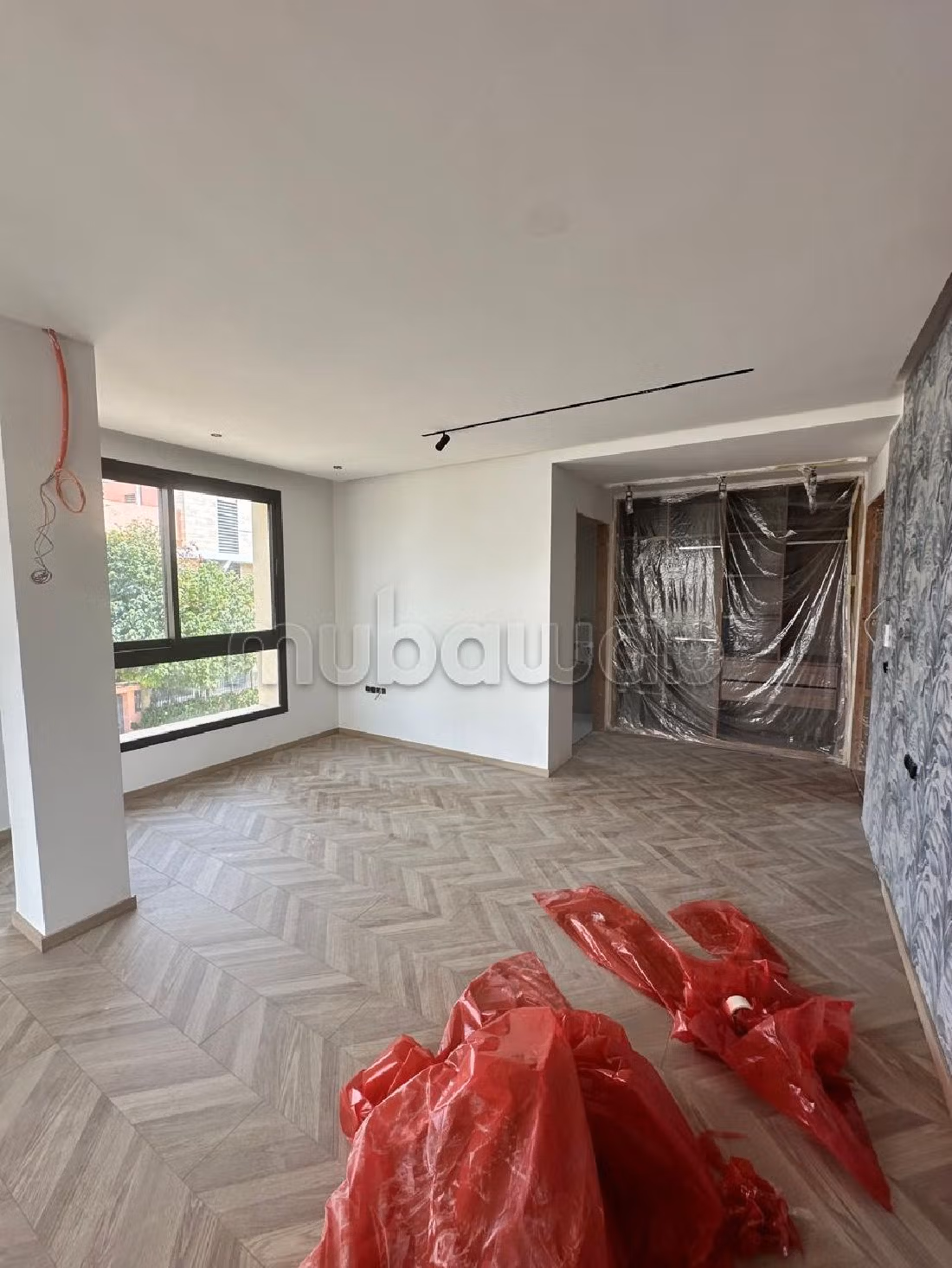 فيلا جميلة للبيع بطريق امزميز. 4 غرف جميلة. حمام سباحة و نظام تكييف للهواء