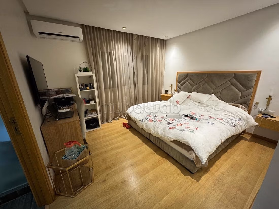 Loue appartement vide à Palmier. 3 pièces confortables. Ascenseur et terrasse