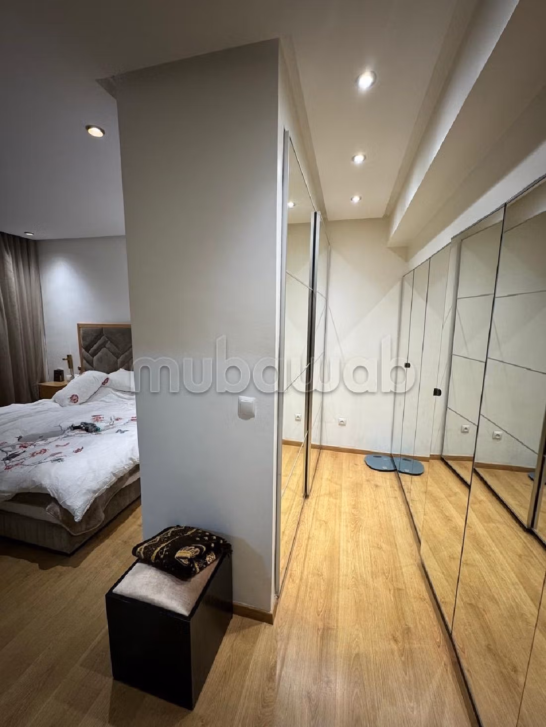 Loue appartement vide à Palmier. 3 pièces confortables. Ascenseur et terrasse