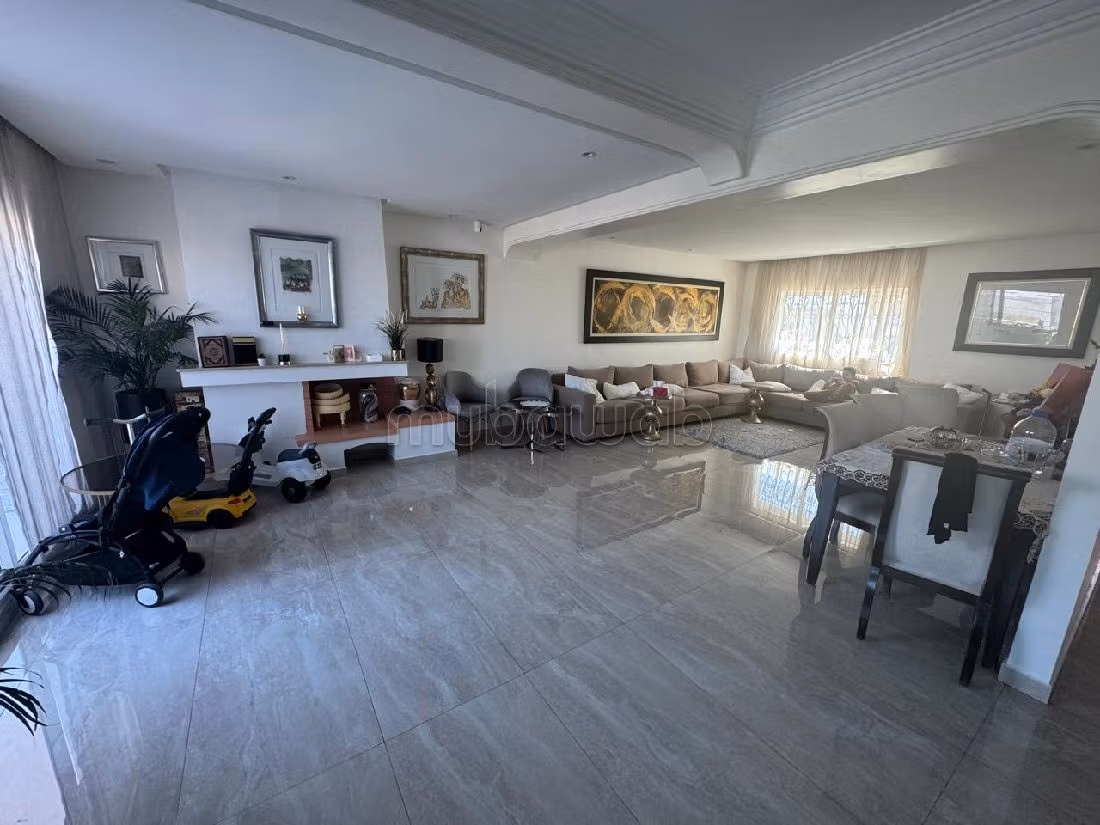 Loue appartement vide à Palmier. 3 pièces confortables. Ascenseur et terrasse