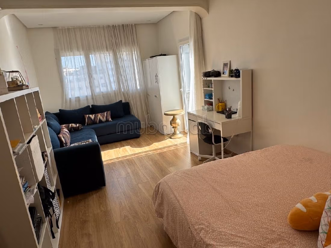 Loue appartement vide à Palmier. 3 pièces confortables. Ascenseur et terrasse