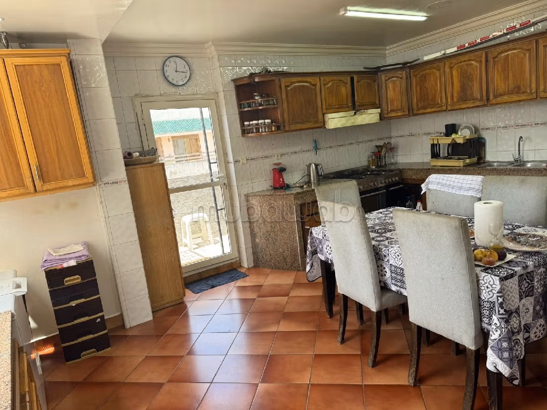 Loue appartement vide à Palmier. 3 pièces confortables. Ascenseur et terrasse