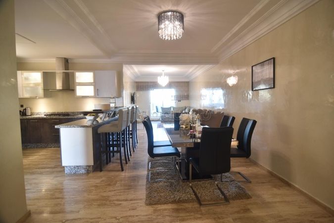 Beautiful apartment for sale in Maârif Extension. 3 comfortable rooms. Usable fireplace, Integrated air conditioners