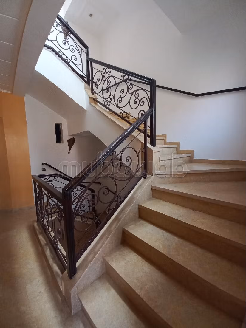 House to buy in Mhamid. 6 large living areas. Air conditioning. 