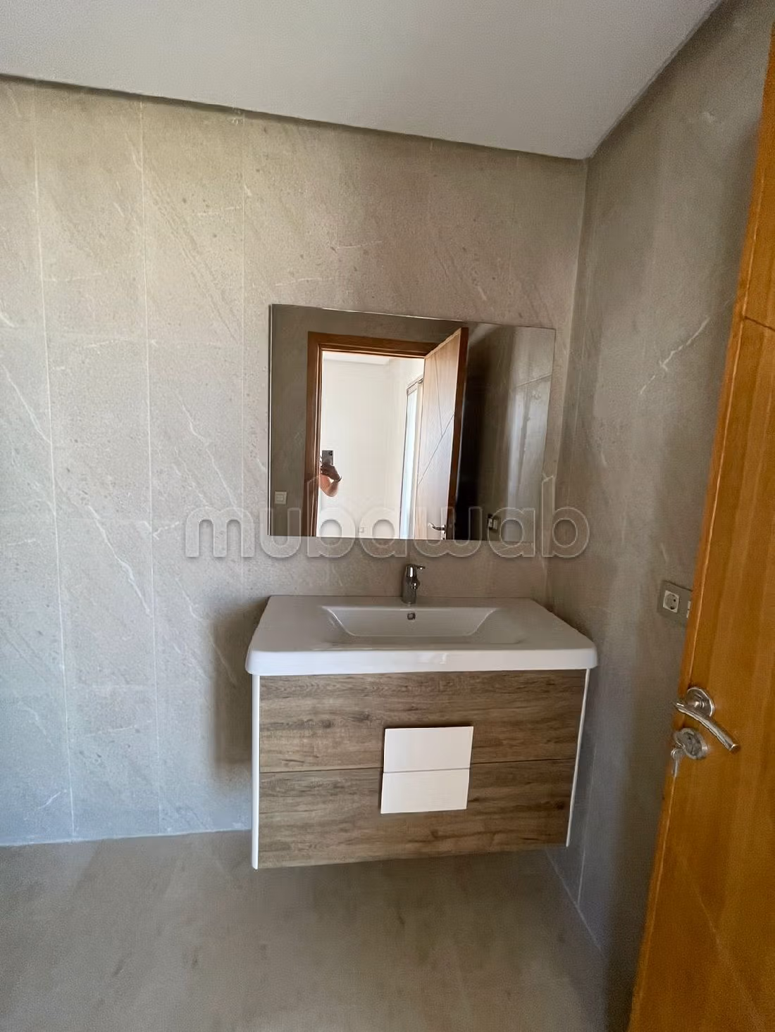 Vendita di uno splendido appartamento a Iberie. Superficie totale 150 m². Ascensore e posto auto. 