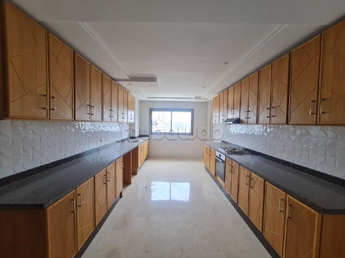 Vendita di uno splendido appartamento a Iberie. Superficie totale 150 m². Ascensore e posto auto. 