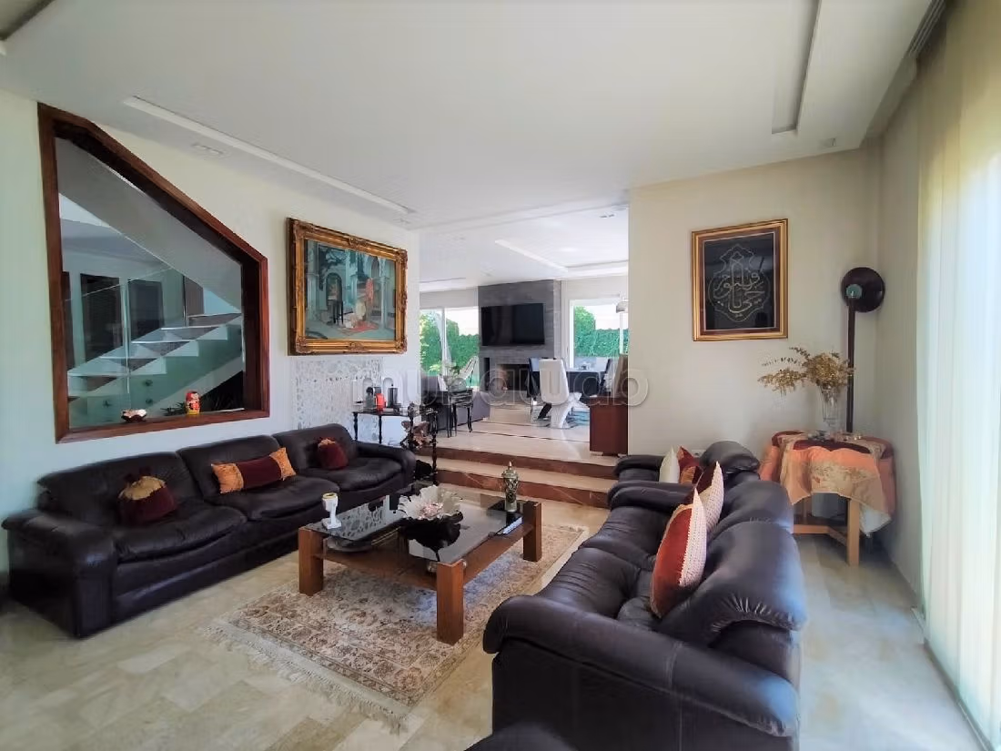 Location villa de haut standing à Souissi. 4 chambres. Bien meublé