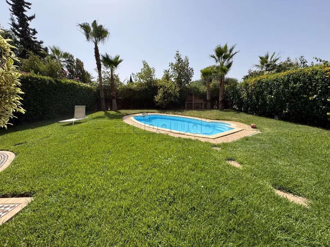 منزل ممتاز للبيع بالنخيل. 3 غرف. المرآب والشرفة