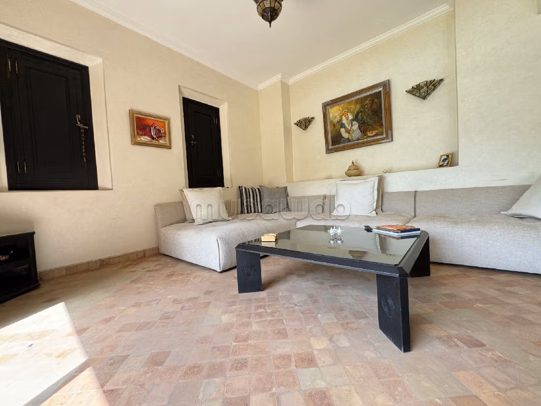 منزل ممتاز للبيع بالنخيل. 3 غرف. المرآب والشرفة