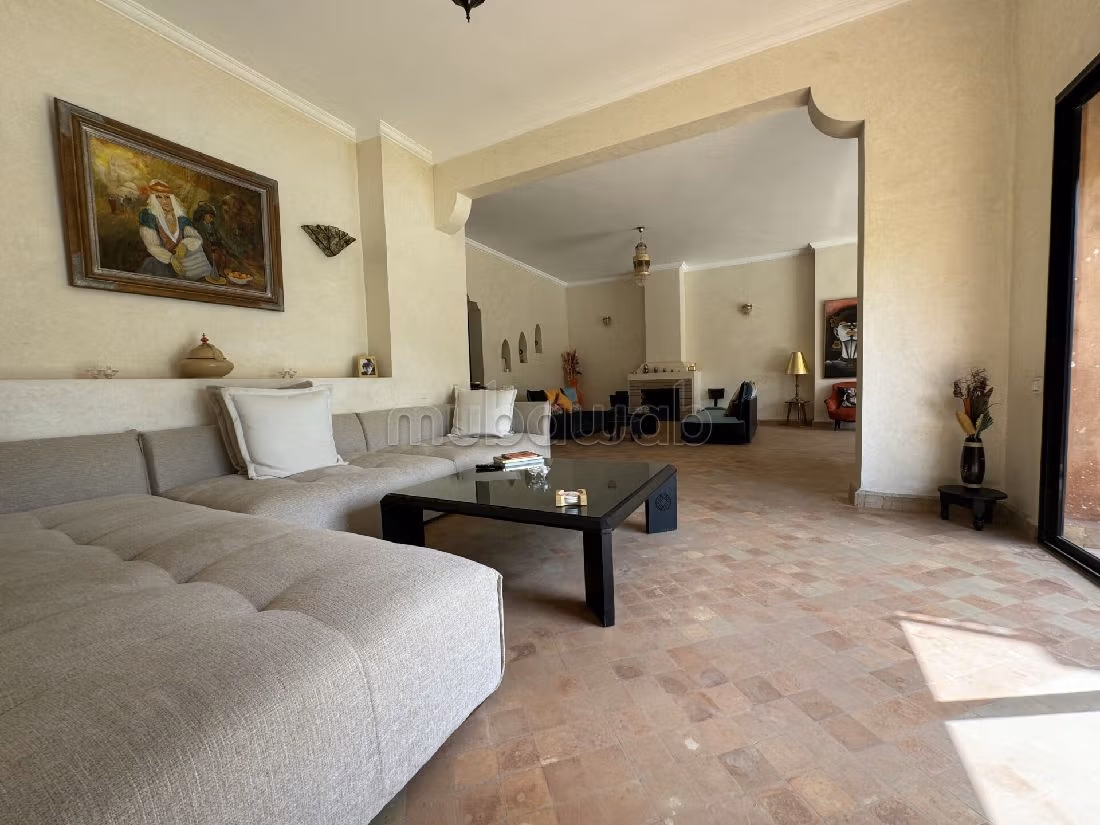 منزل ممتاز للبيع بالنخيل. 3 غرف. المرآب والشرفة