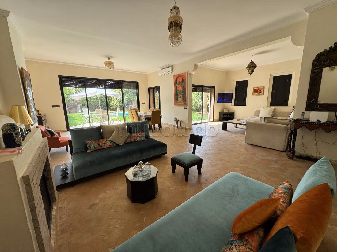 منزل ممتاز للبيع بالنخيل. 3 غرف. المرآب والشرفة