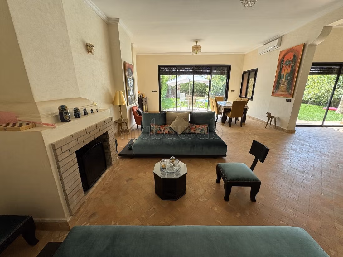 منزل ممتاز للبيع بالنخيل. 3 غرف. المرآب والشرفة