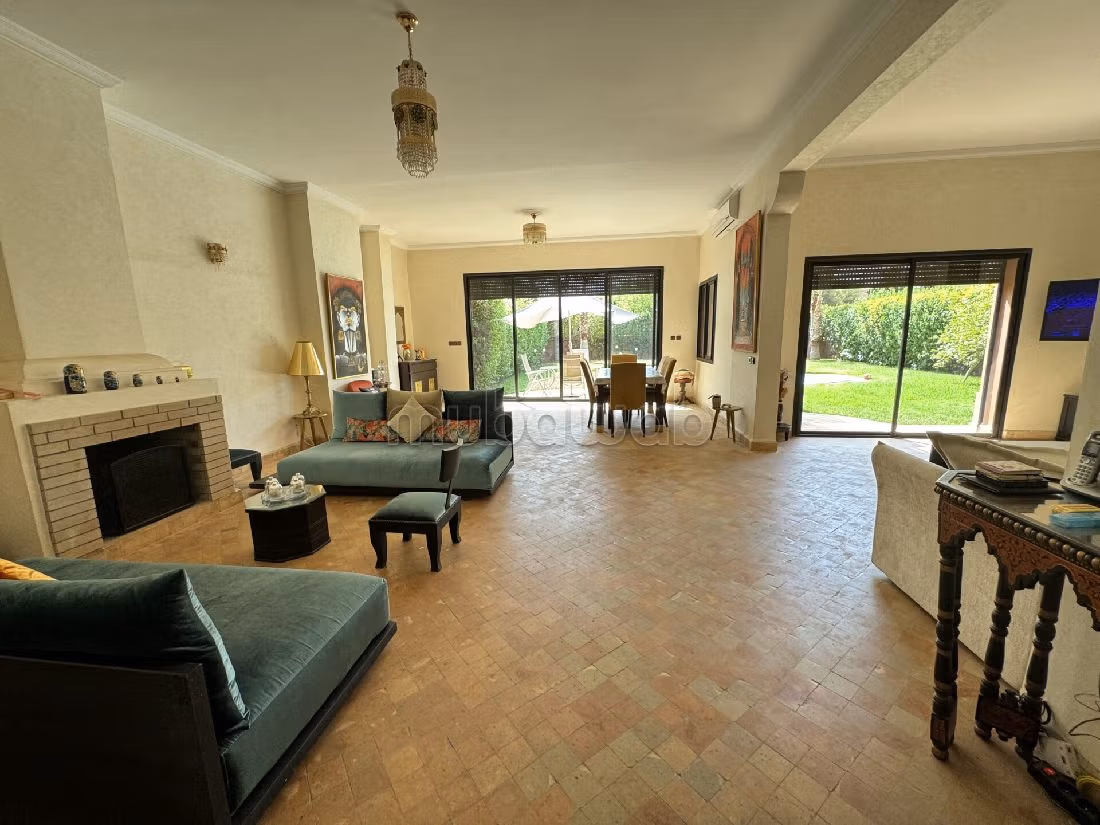 منزل ممتاز للبيع بالنخيل. 3 غرف. المرآب والشرفة