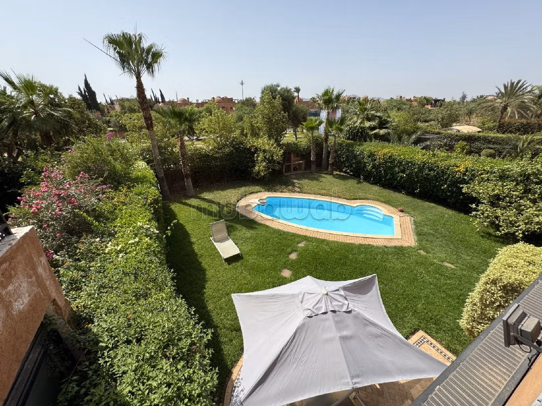 منزل ممتاز للبيع بالنخيل. 3 غرف. المرآب والشرفة