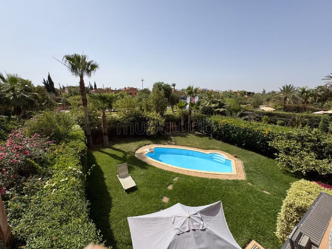 منزل ممتاز للبيع بالنخيل. 3 غرف. المرآب والشرفة