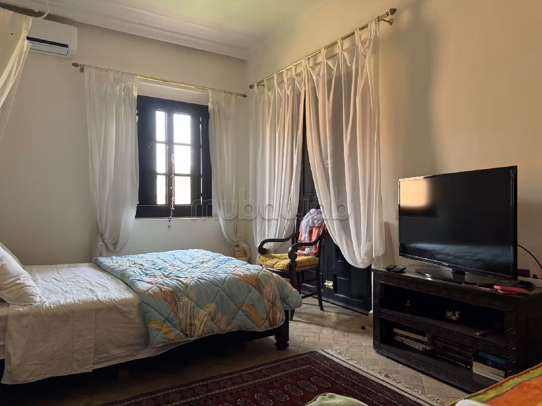 منزل ممتاز للبيع بالنخيل. 3 غرف. المرآب والشرفة