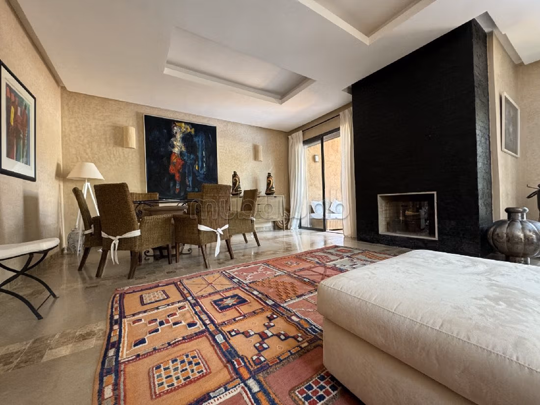 Eccezionale villa in vendita. Superficie di 230 m². Con camino e aria condizionata. 