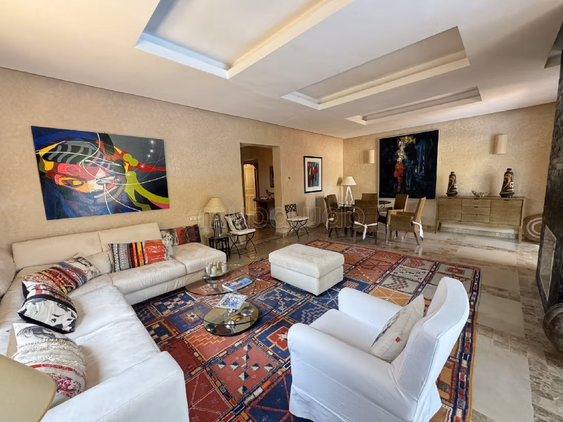 Eccezionale villa in vendita. Superficie di 230 m². Con camino e aria condizionata. 
