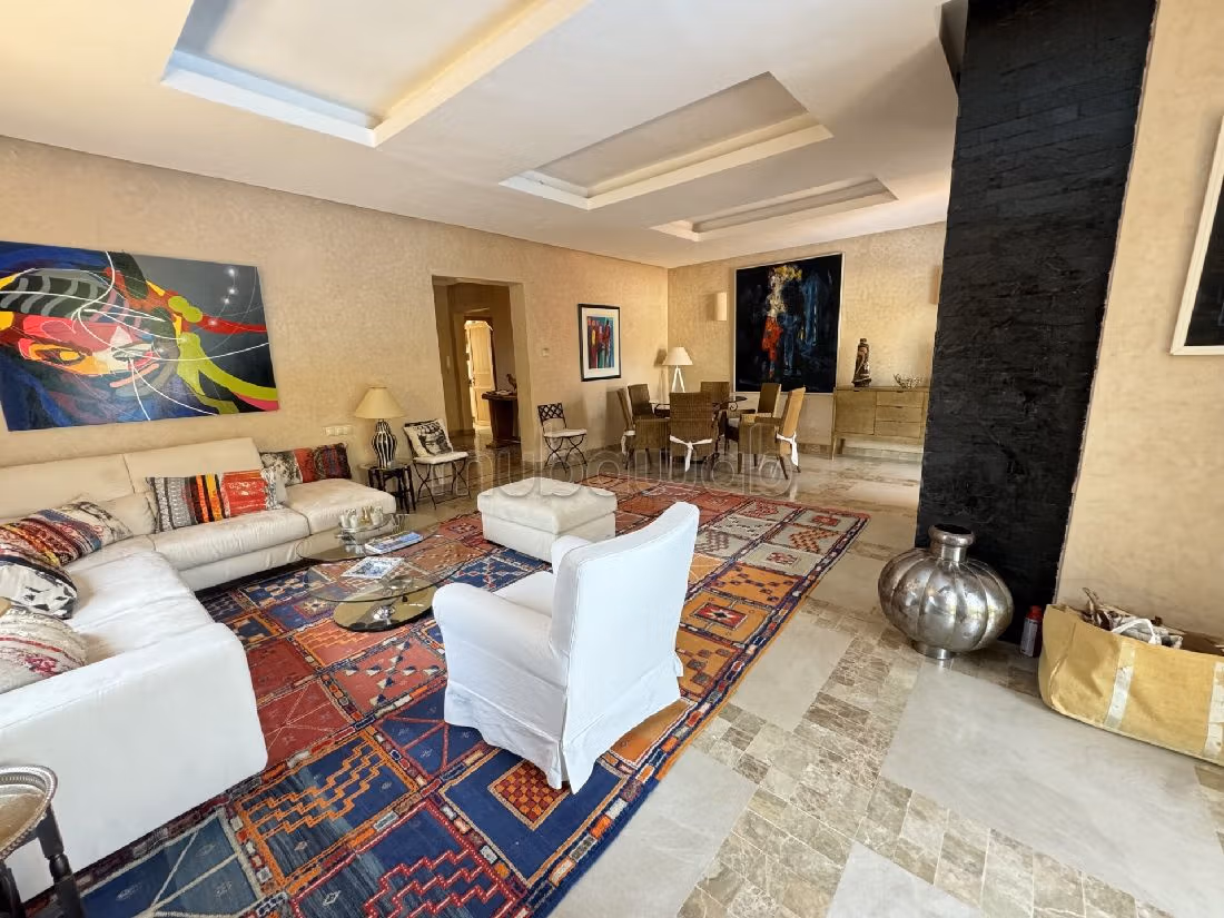 Eccezionale villa in vendita. Superficie di 230 m². Con camino e aria condizionata. 