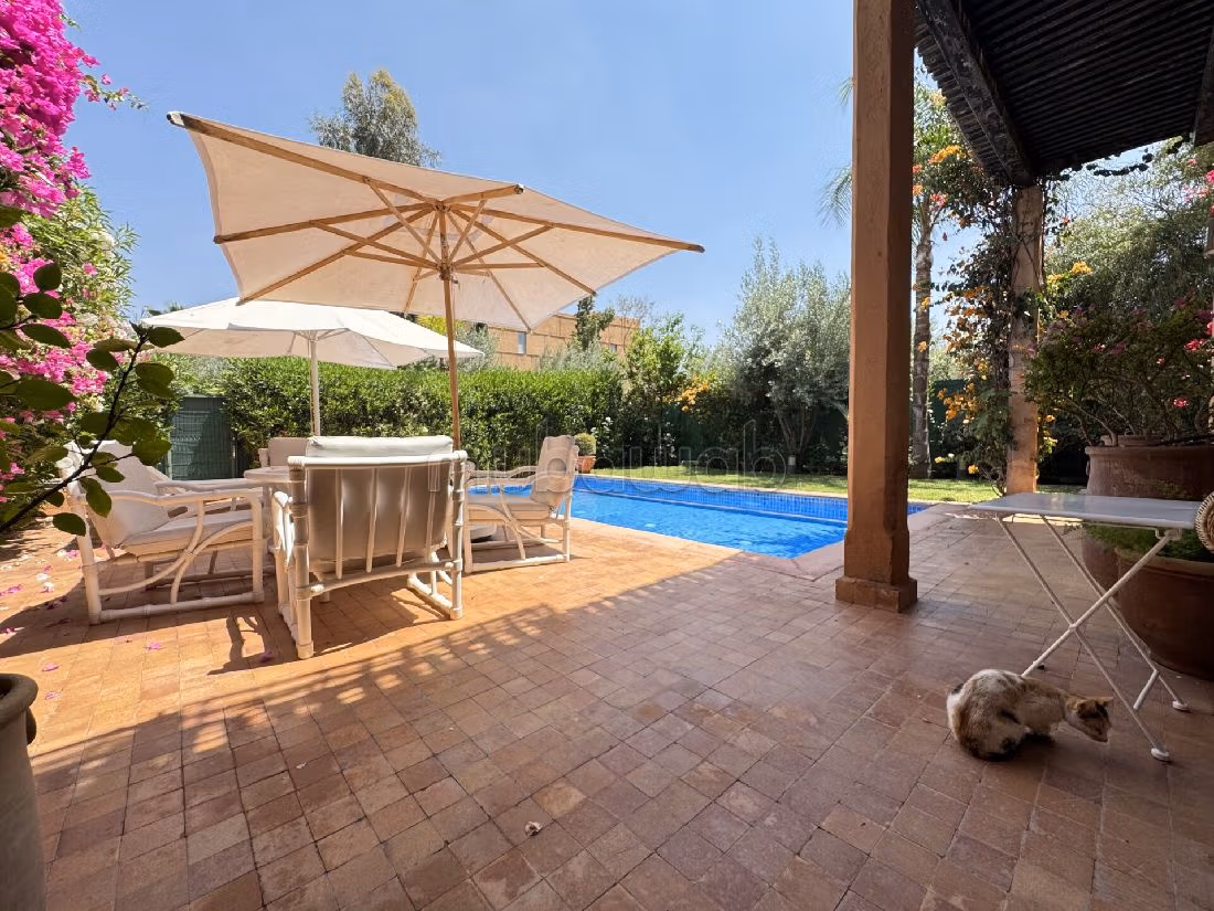 Eccezionale villa in vendita. Superficie di 230 m². Con camino e aria condizionata. 