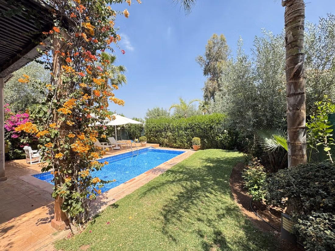 Eccezionale villa in vendita. Superficie di 230 m². Con camino e aria condizionata. 