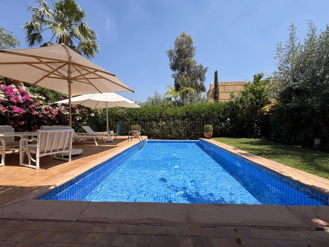 Eccezionale villa in vendita. Superficie di 230 m². Con camino e aria condizionata. 