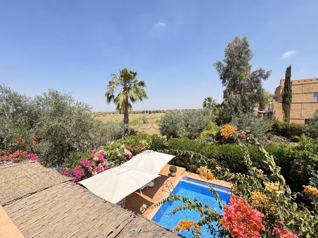 Eccezionale villa in vendita. Superficie di 230 m². Con camino e aria condizionata. 