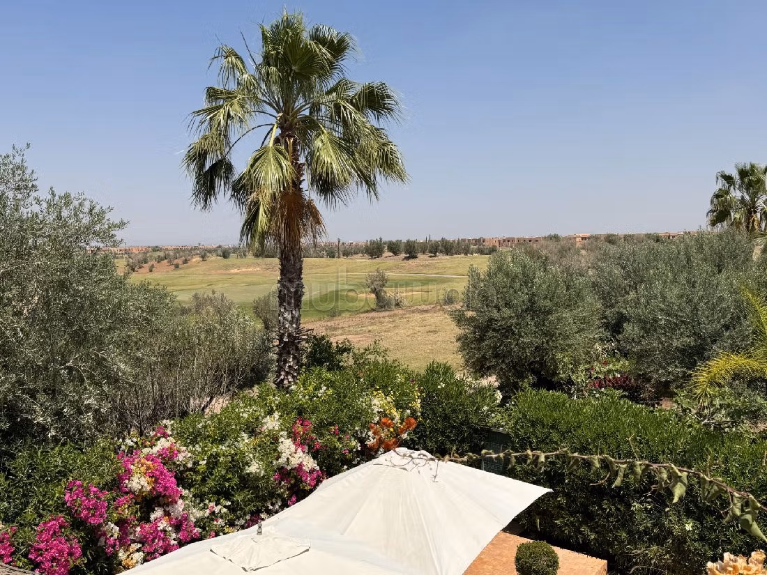 Eccezionale villa in vendita. Superficie di 230 m². Con camino e aria condizionata. 