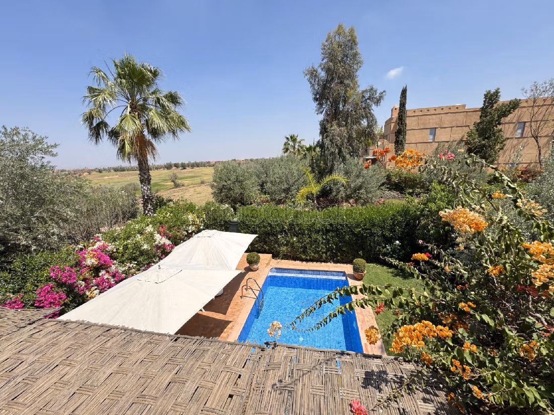 Eccezionale villa in vendita. Superficie di 230 m². Con camino e aria condizionata. 