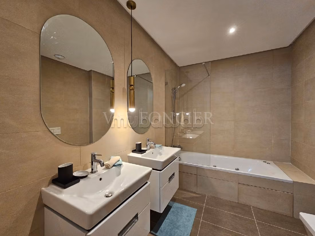 Rent an apartment in Ain Diab. Area of 185 m². Well furnished