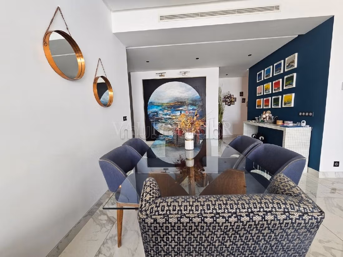 Bonito piso en venta en Ain Diab. 3 dormitorios. 