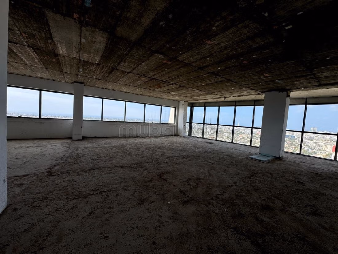 Nu te koop: kantoorruimte in Casablanca Finance City. Oppervlakte 564 m². Verstevigde deur en beveiligingssysteem. 