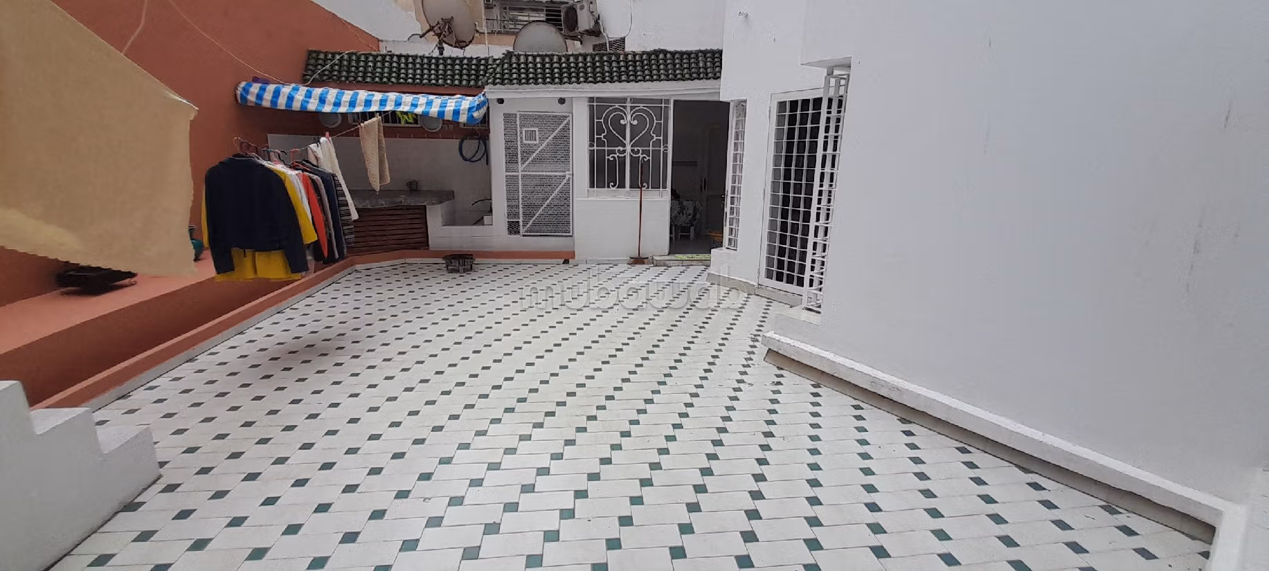 شقة رائعة للبيع براسين. 6 قطع. مصعد وشرفة. 