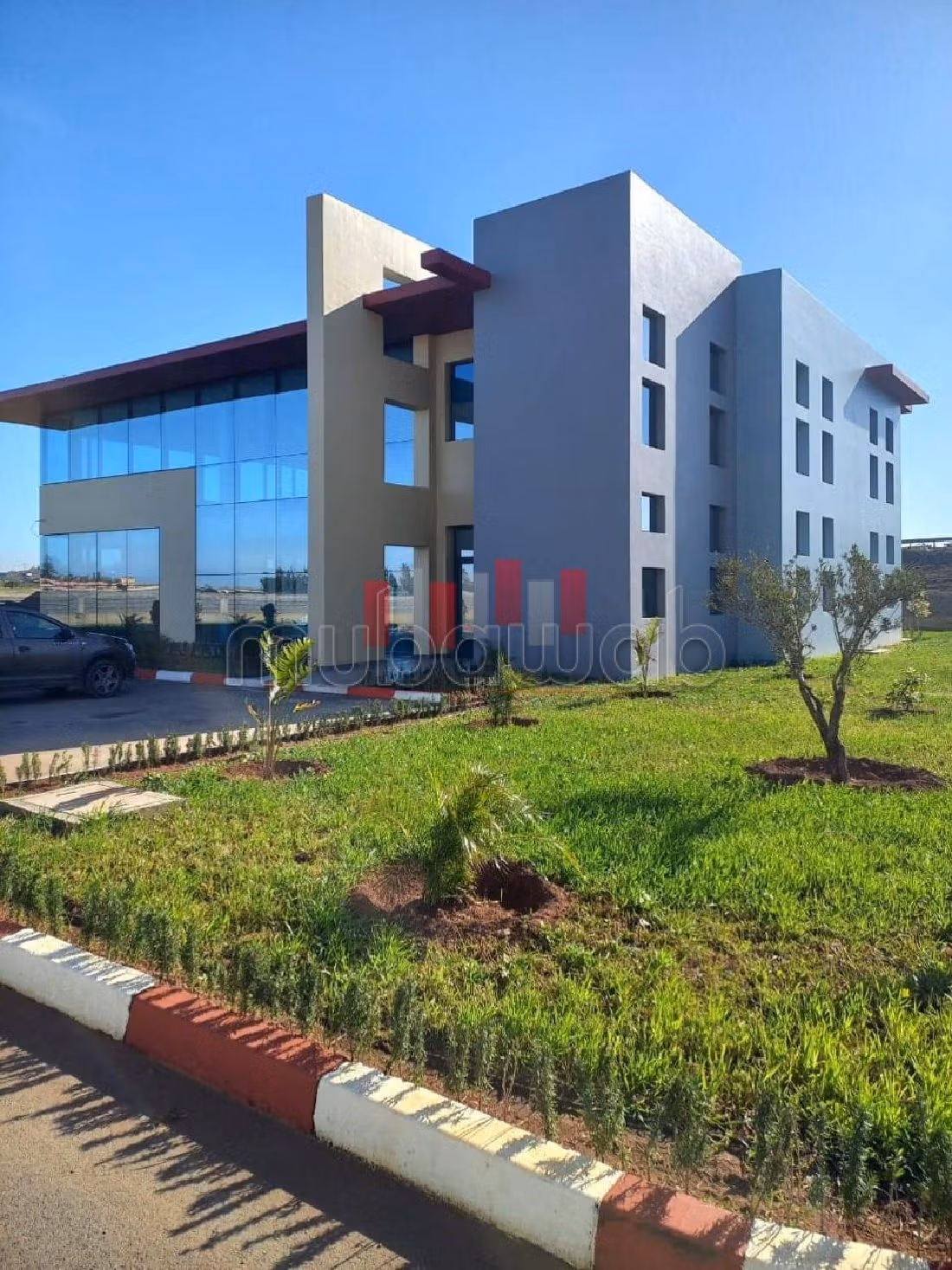 Offices & shops to rent. Total area 2600 m²