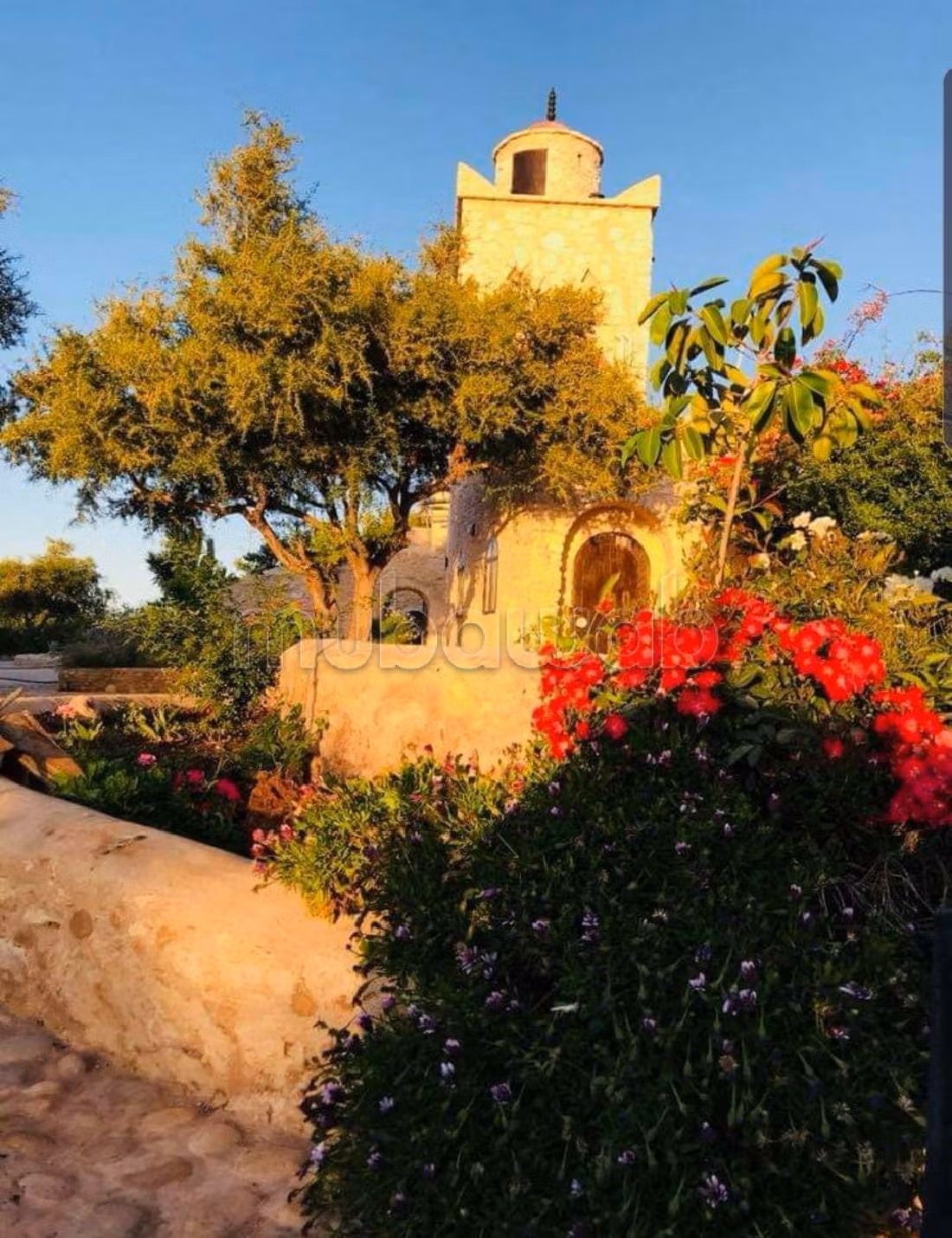 Encuentra el riad de tus sueños en Route de Marrakech. Superficie de 11000 m². Amueblado. 