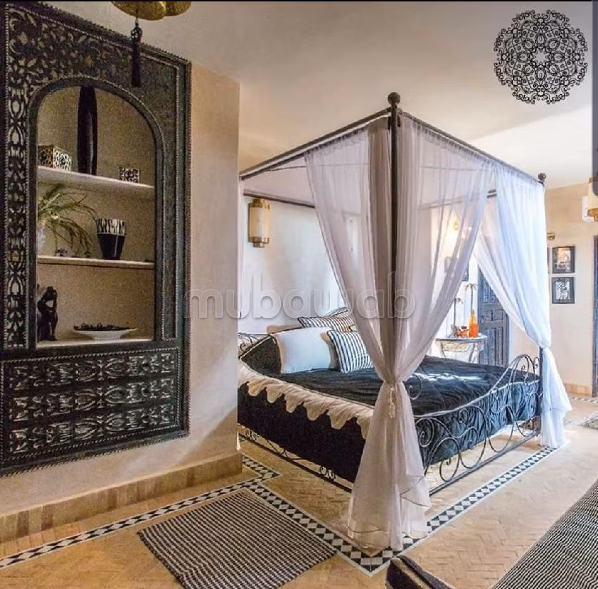 Encuentra el riad de tus sueños en Route de Marrakech. Superficie de 11000 m². Amueblado. 