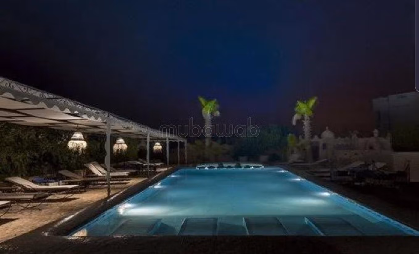 Encuentra el riad de tus sueños en Route de Marrakech. Superficie de 11000 m². Amueblado. 