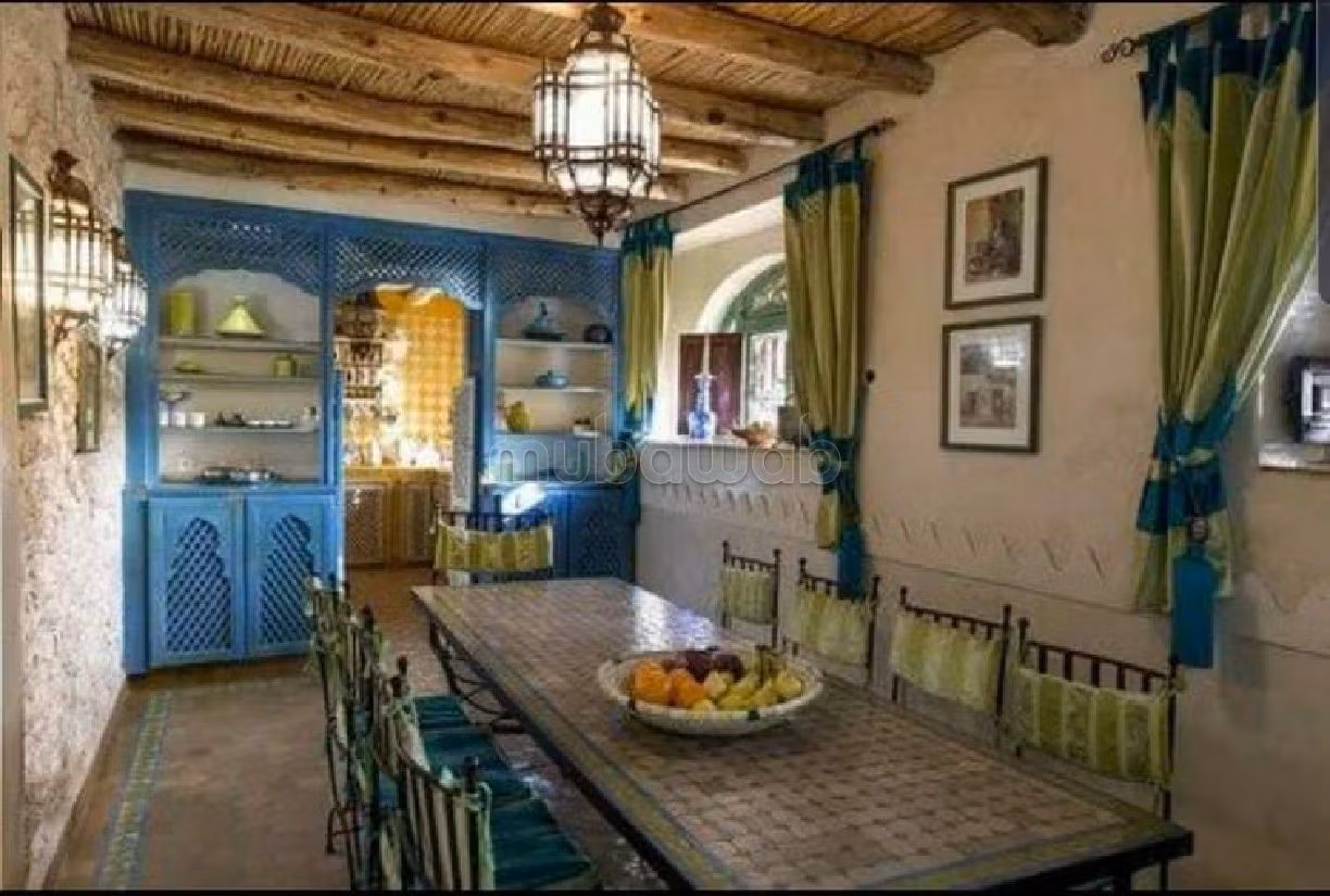 Encuentra el riad de tus sueños en Route de Marrakech. Superficie de 11000 m². Amueblado. 