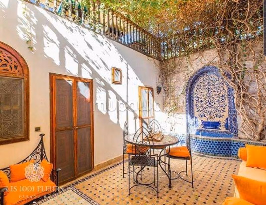 Encuentra el riad de tus sueños en Route de Marrakech. Superficie de 11000 m². Amueblado. 
