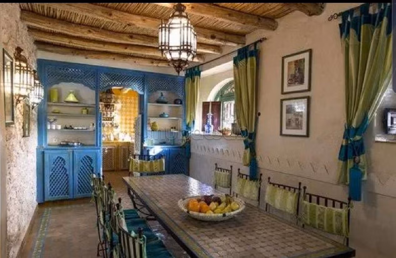 Encuentra el riad de tus sueños en Route de Marrakech. Superficie de 11000 m². Amueblado. 