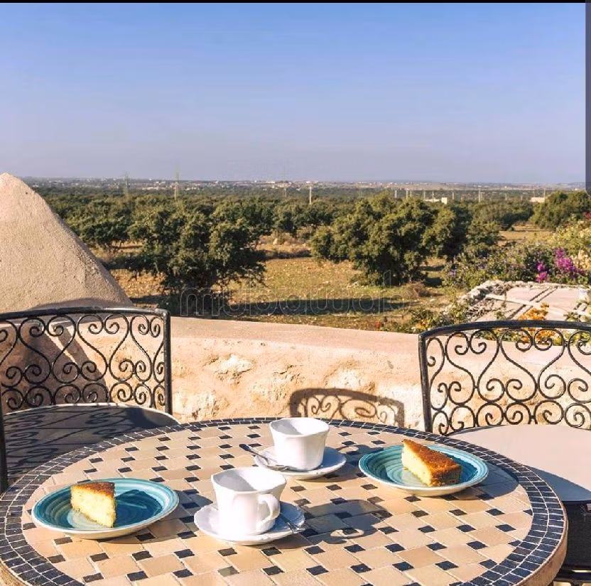 Encuentra el riad de tus sueños en Route de Marrakech. Superficie de 11000 m². Amueblado. 