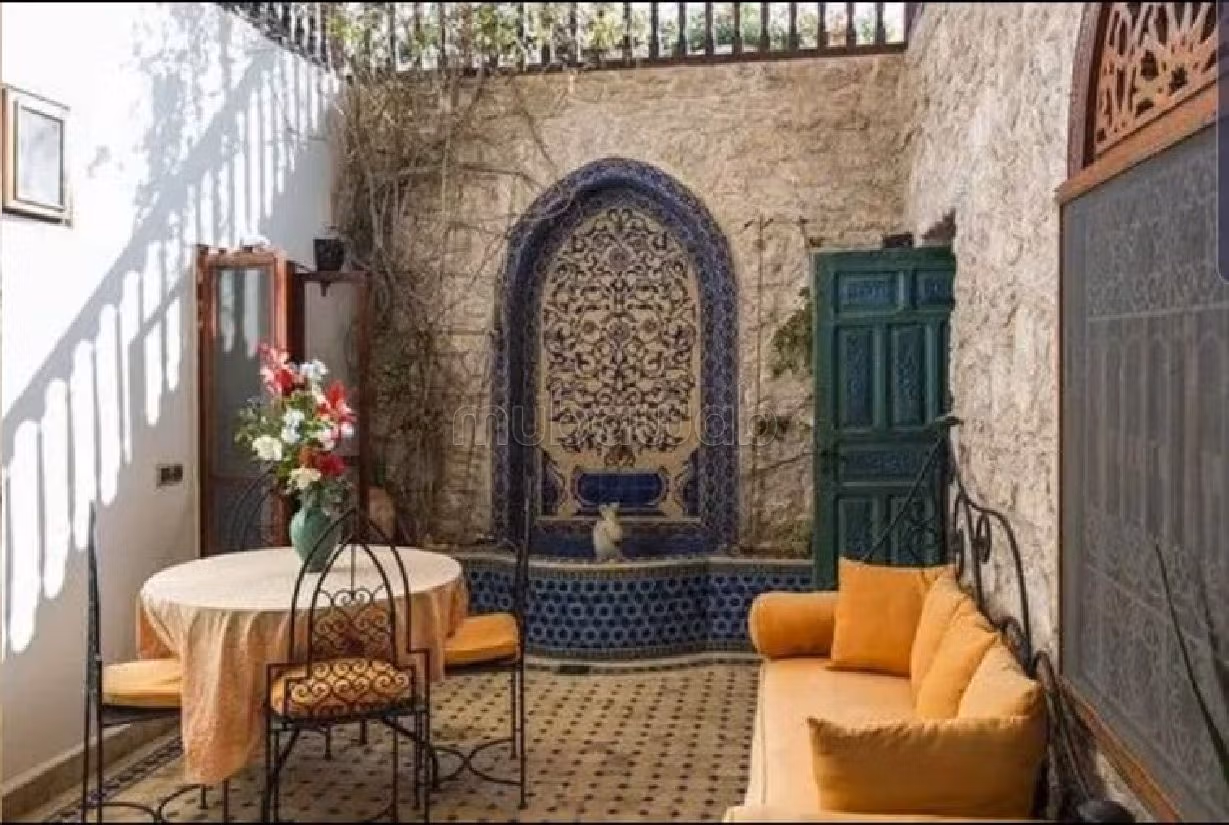 Encuentra el riad de tus sueños en Route de Marrakech. Superficie de 11000 m². Amueblado. 