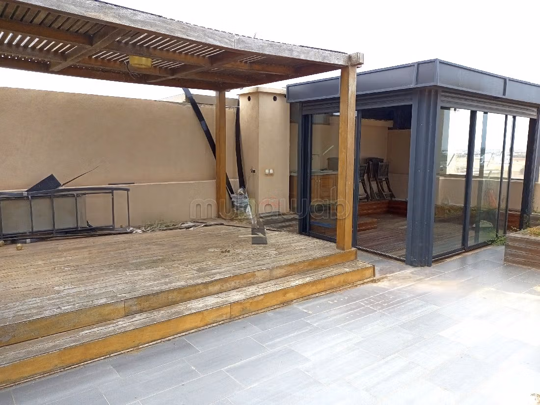 بيع شقة ببوزنيقة. المساحة الكلية 193 م². مفروشة