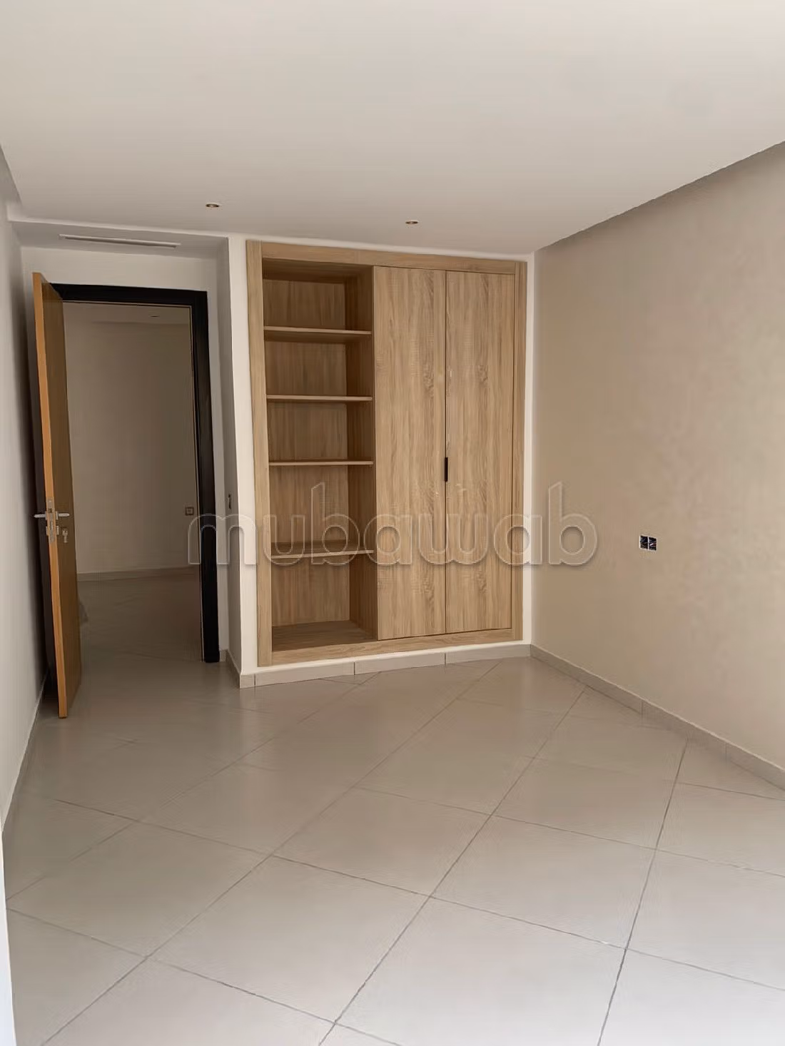 Koopappartementen in Du Golf. 1 Ruimte. Conciërgeservice en mooi zwembad. 