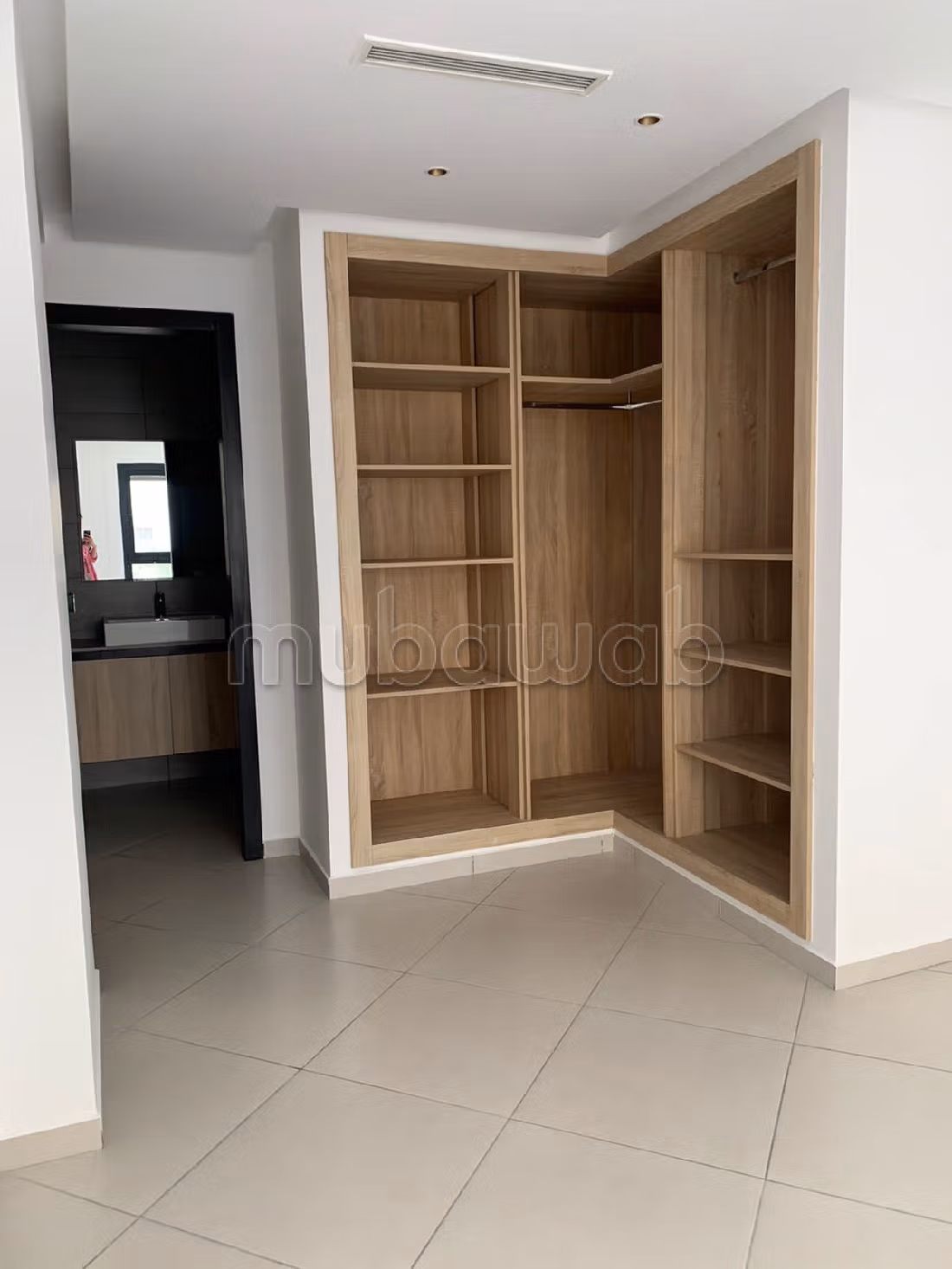 Koopappartementen in Du Golf. 1 Ruimte. Conciërgeservice en mooi zwembad. 