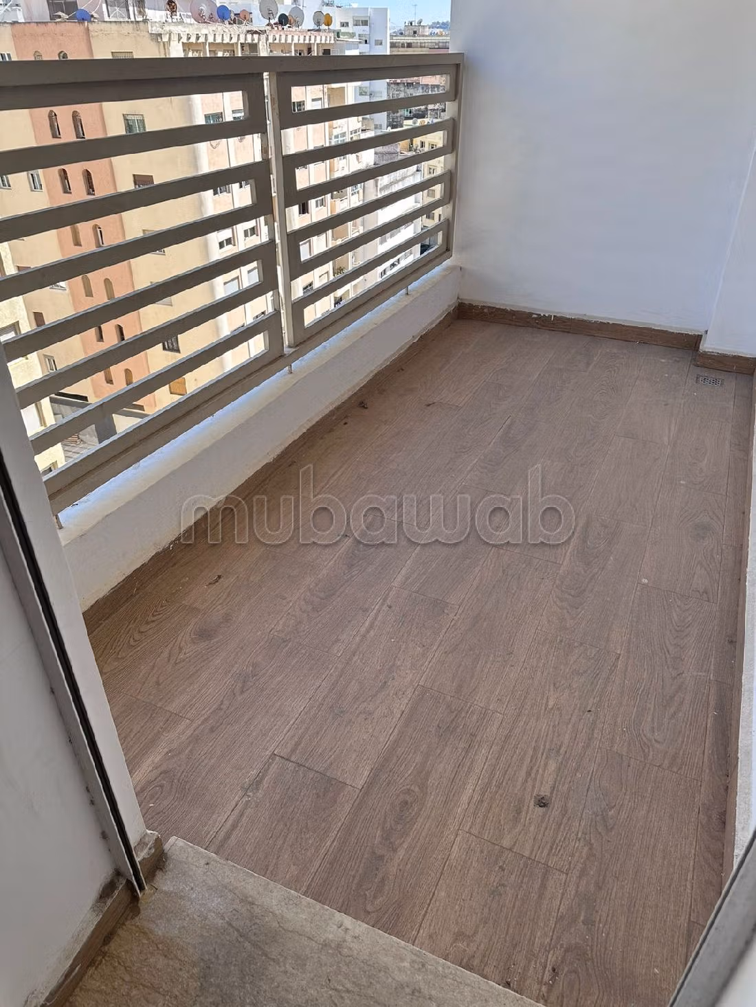 Sell apartment in Administratif. 1 Room. Caretaker service and air conditioning. 