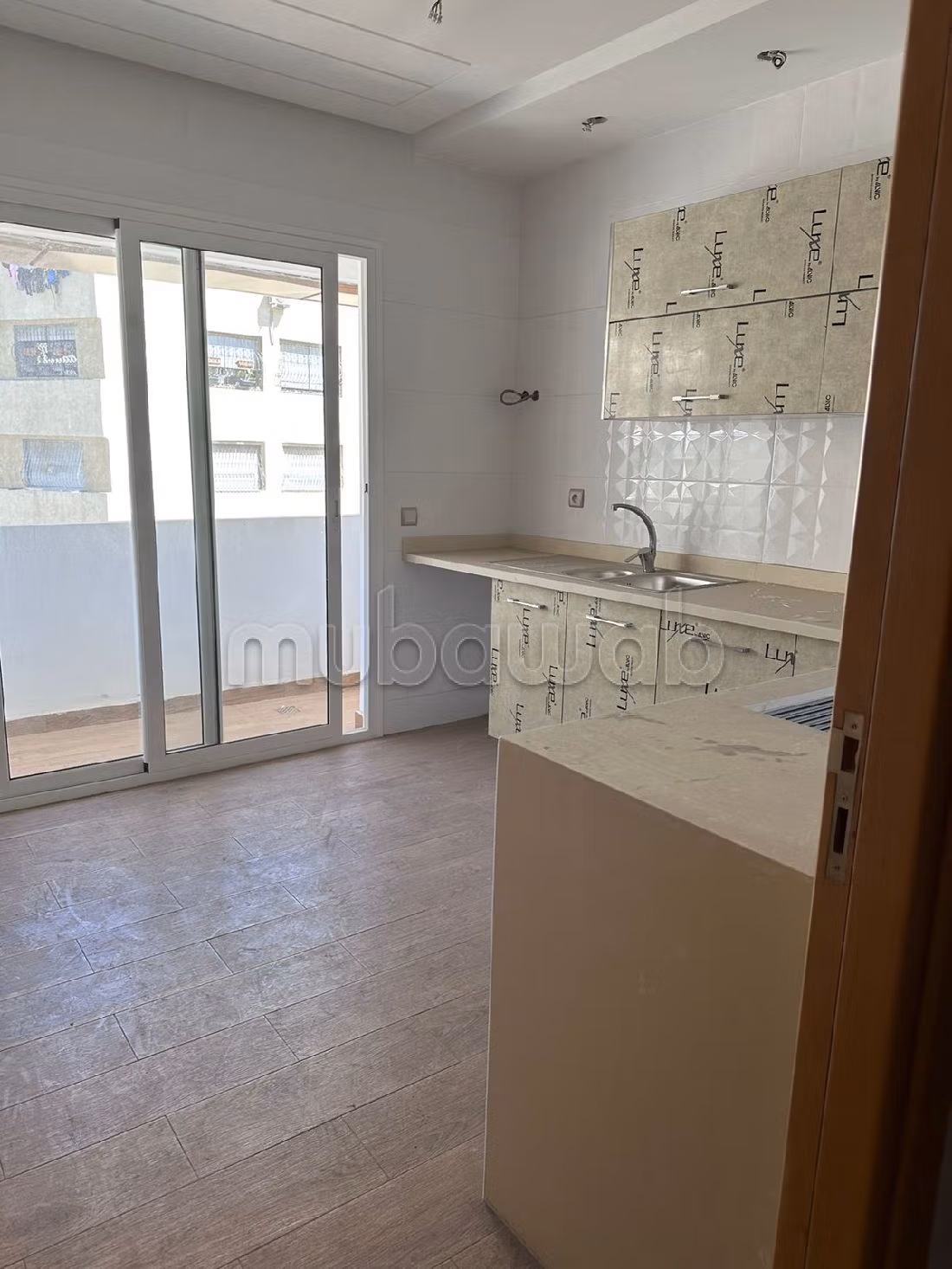 Sell apartment in Administratif. 1 Room. Caretaker service and air conditioning. 