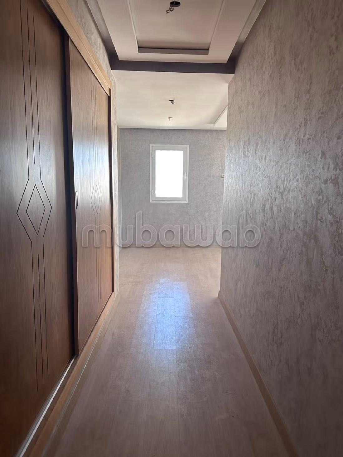 Sell apartment in Administratif. 1 Room. Caretaker service and air conditioning. 